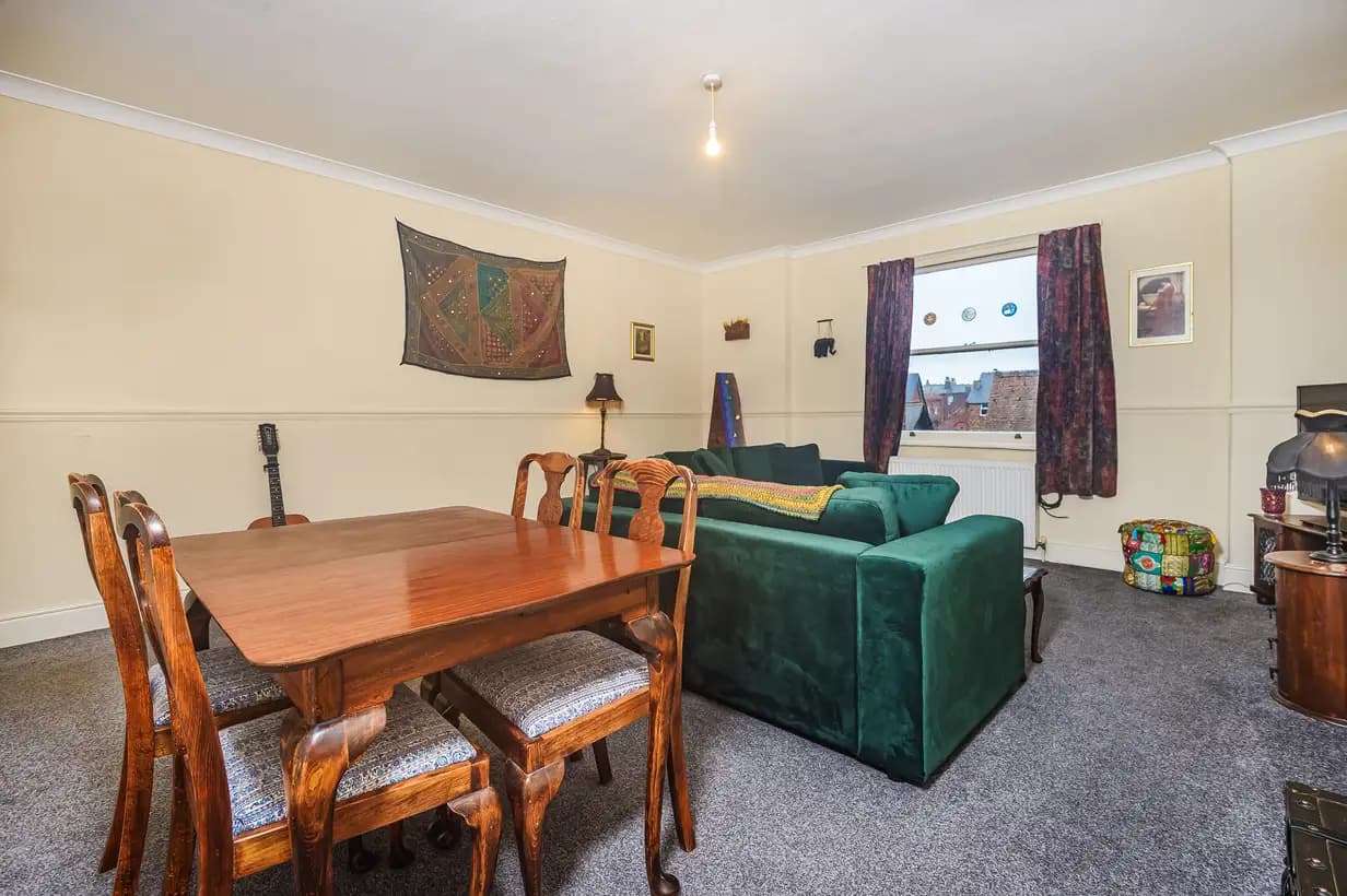 property photo 4 of 16