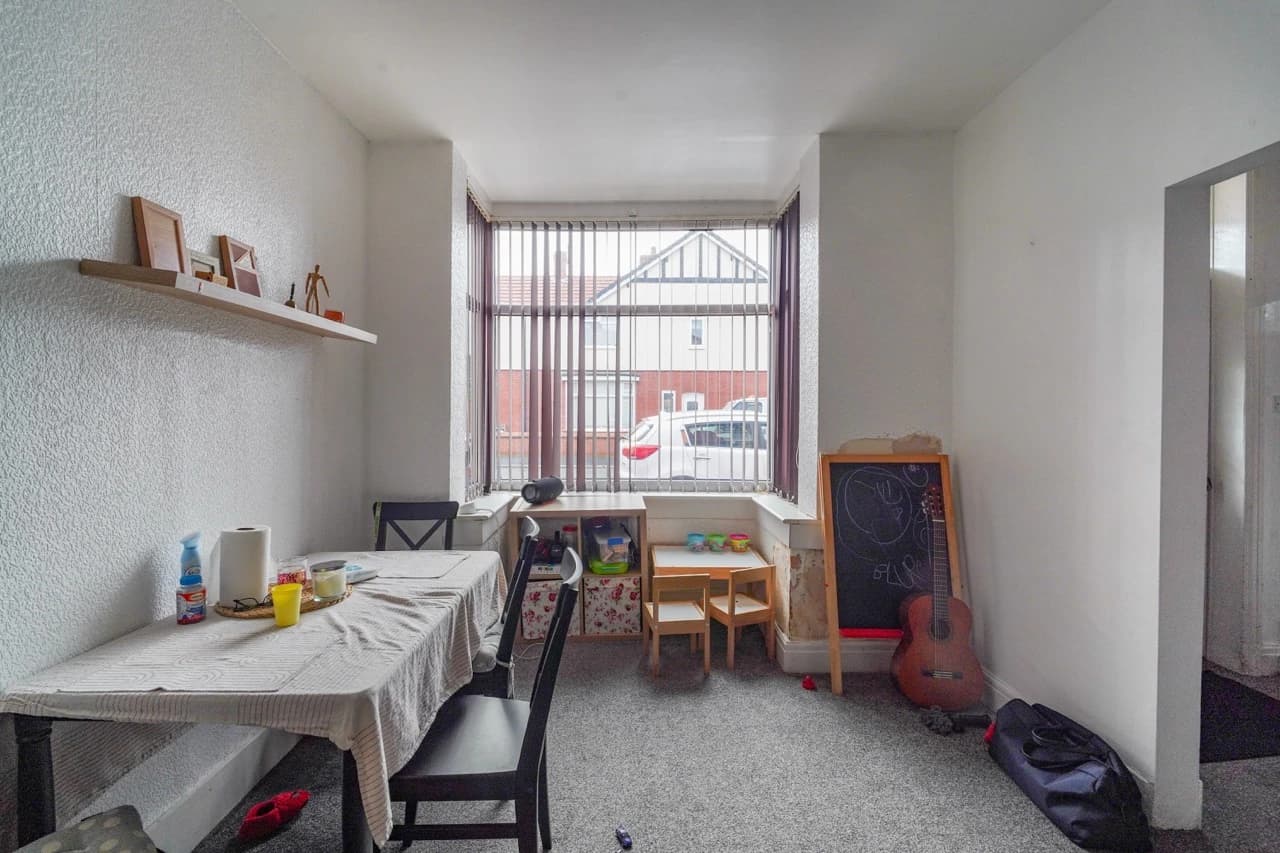 property photo 6 of 24