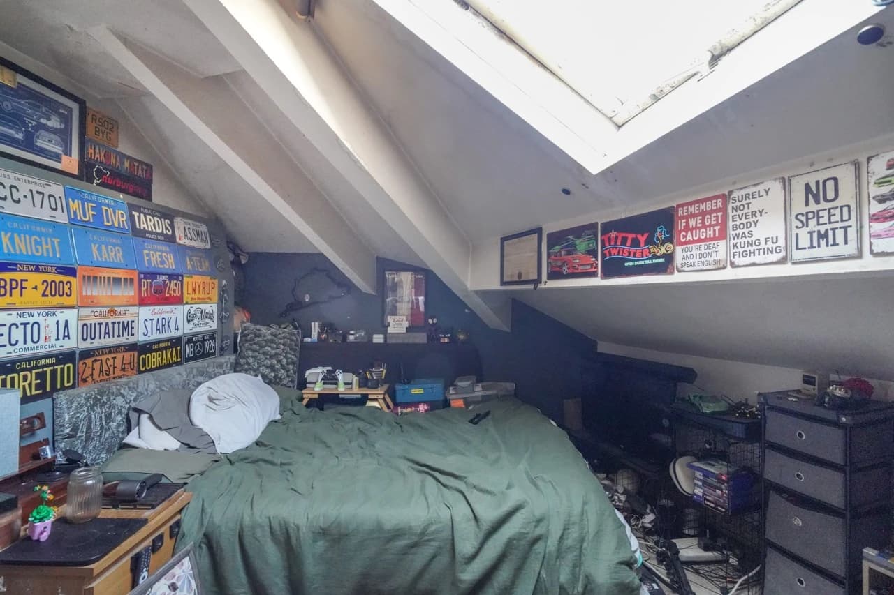 property photo 21 of 34