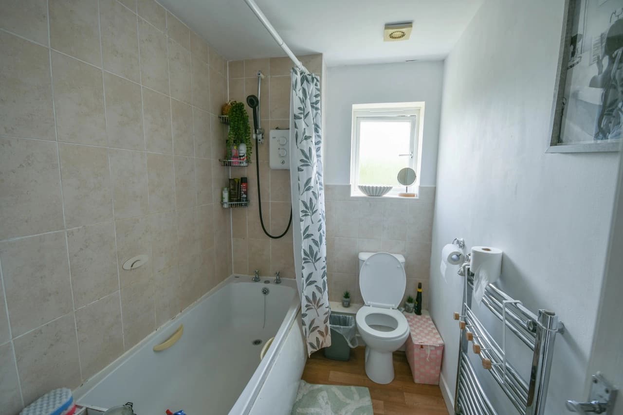 property photo 9 of 20