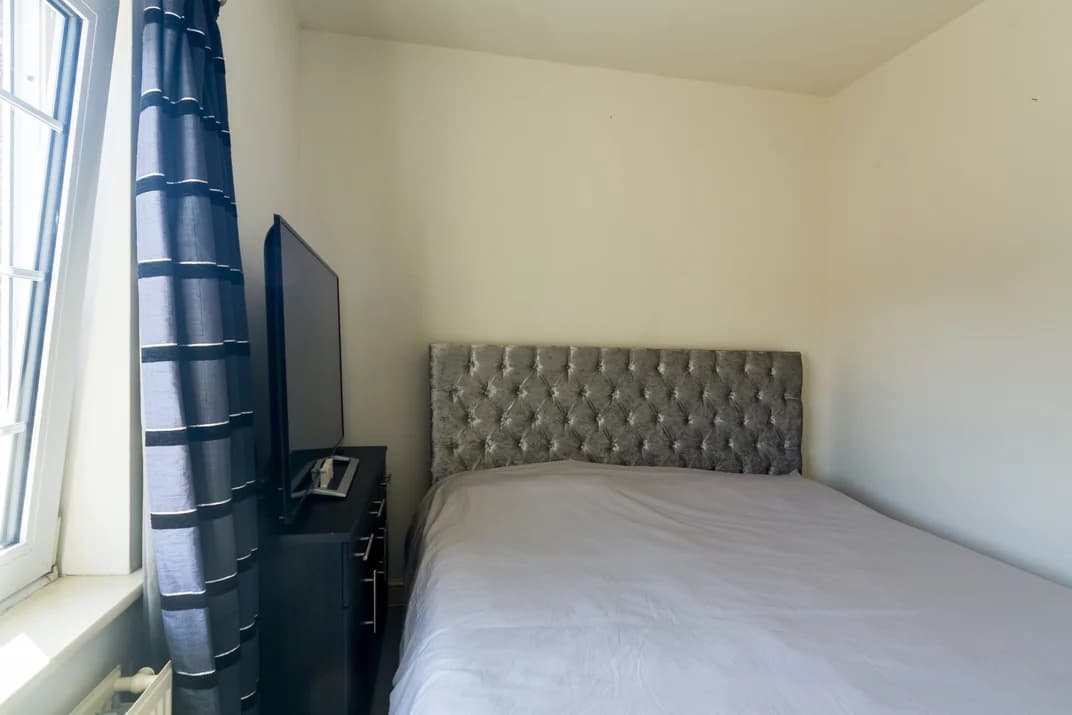 property photo 5 of 18