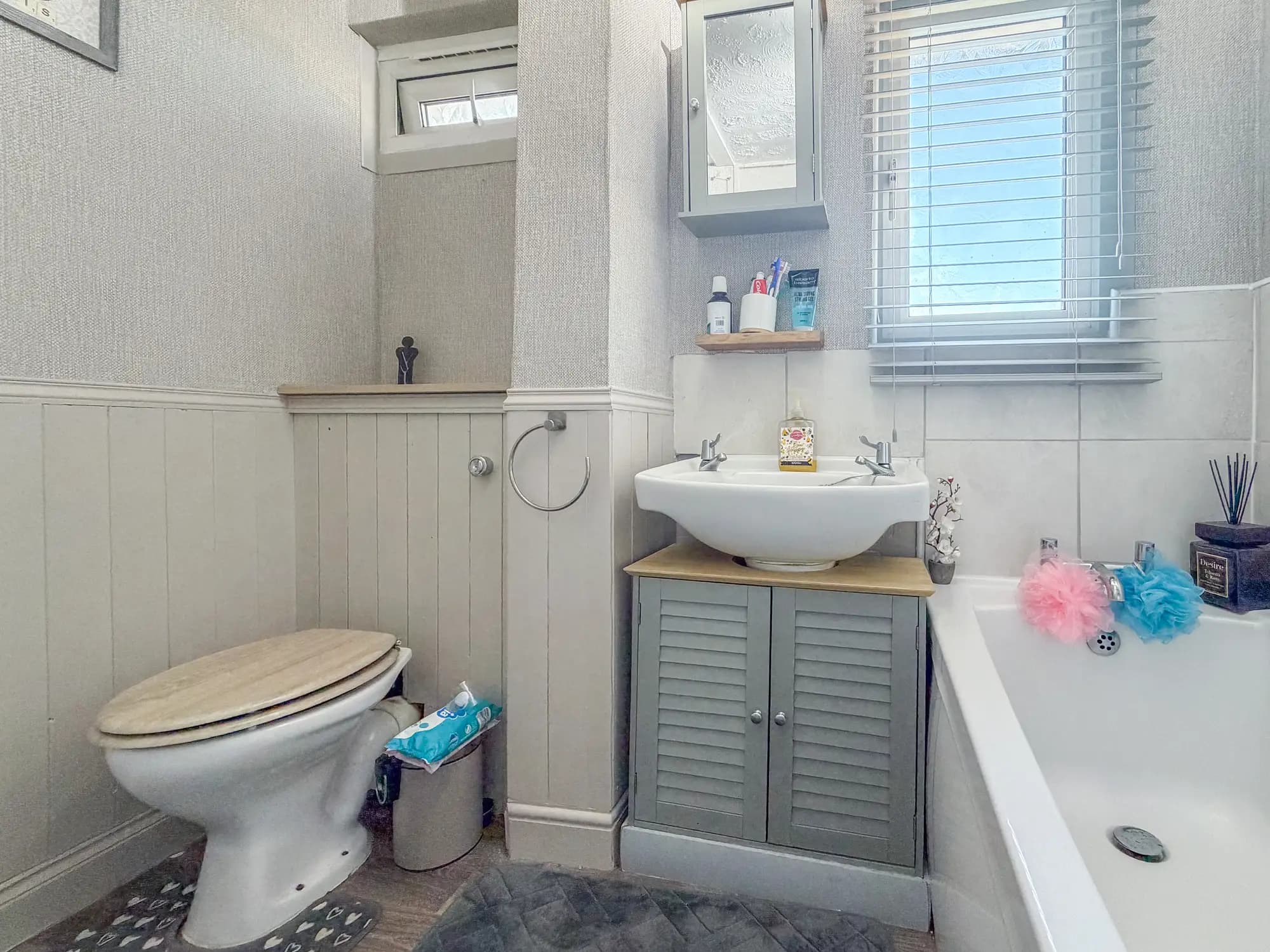 property photo 6 of 16