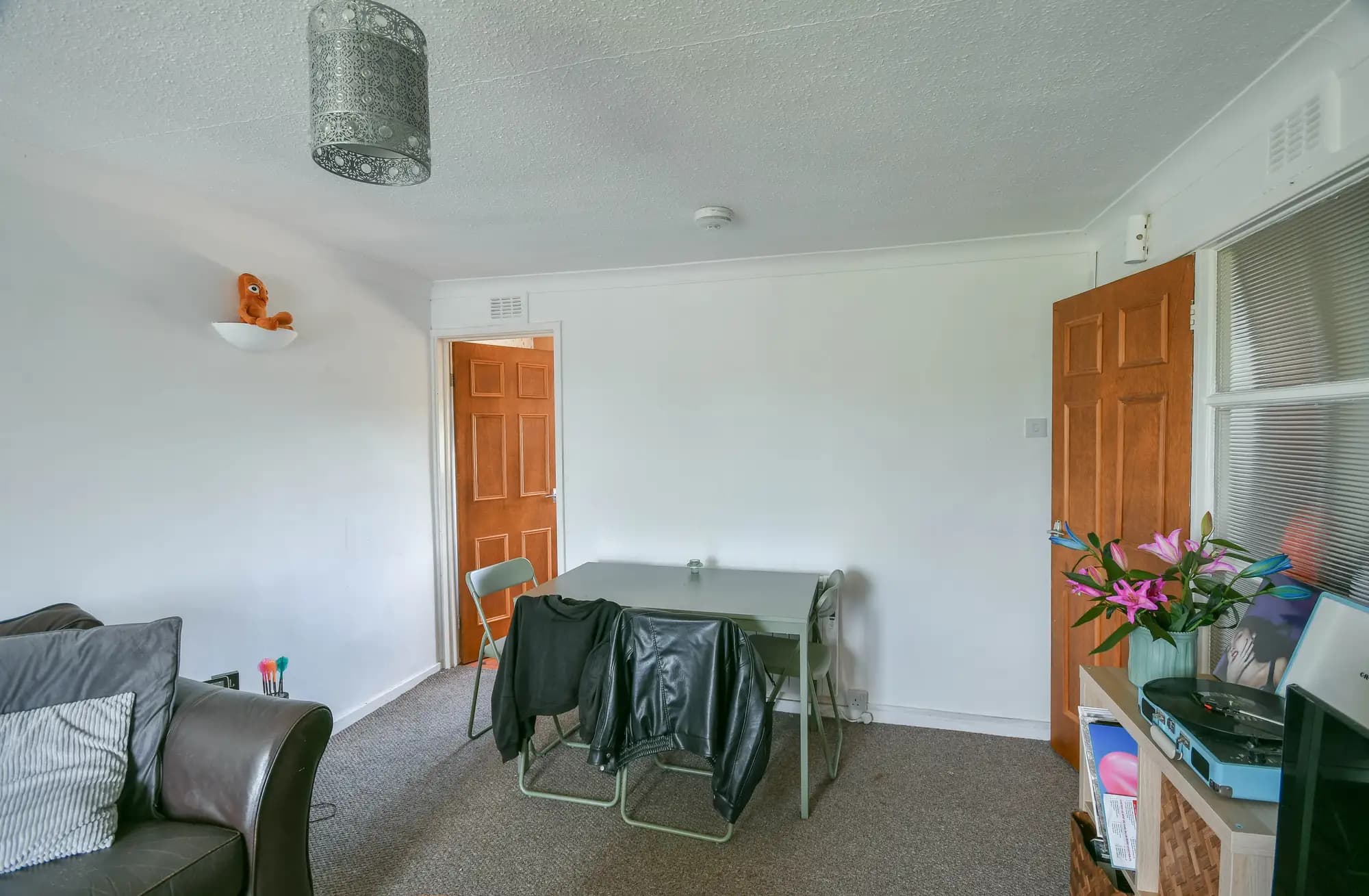 property photo 4 of 16