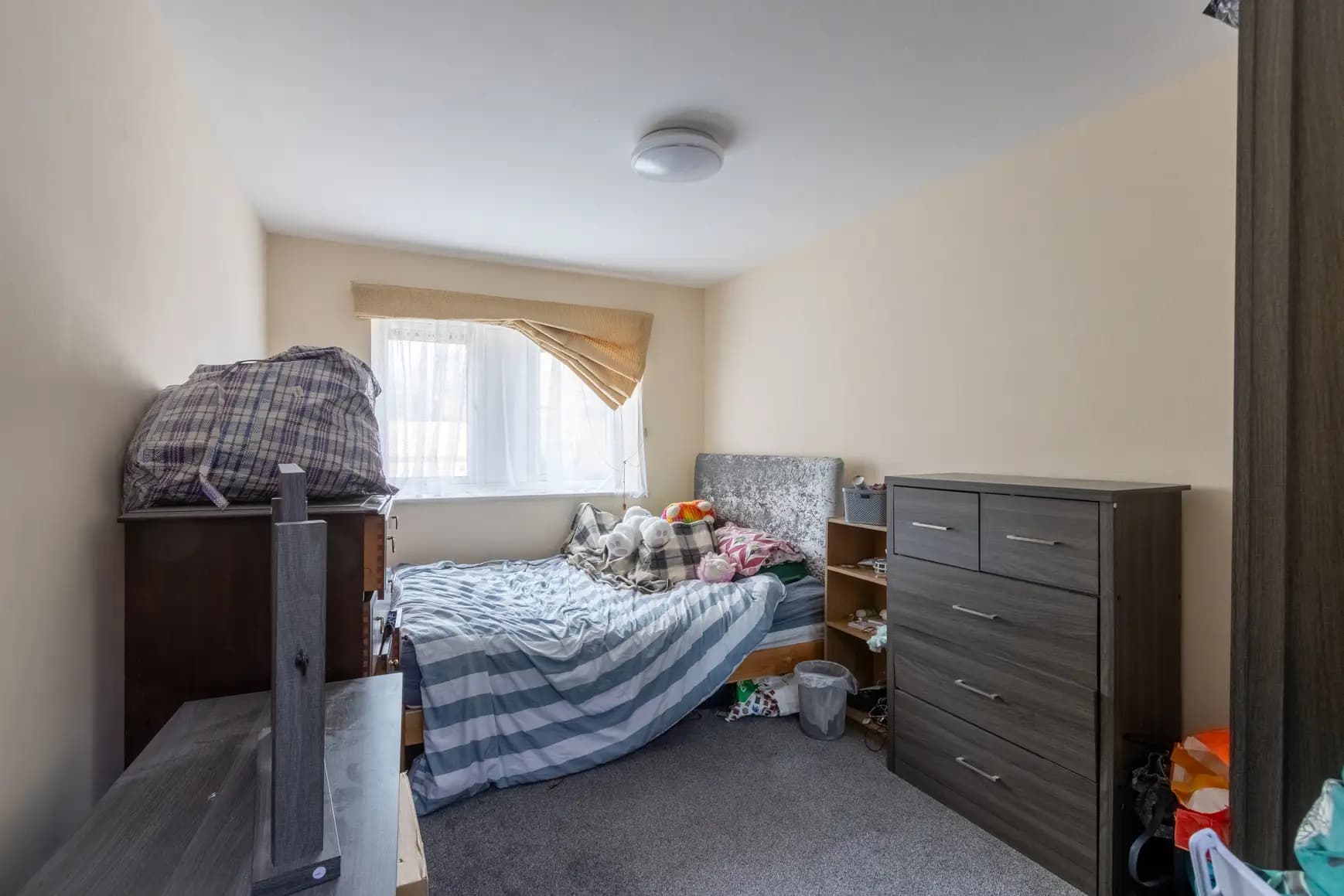 property photo 9 of 12