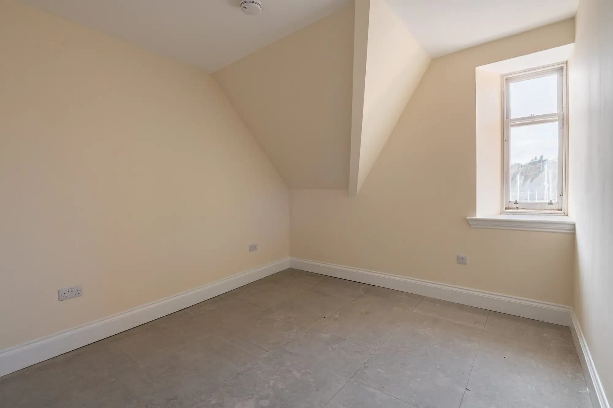 property photo 27 of 32