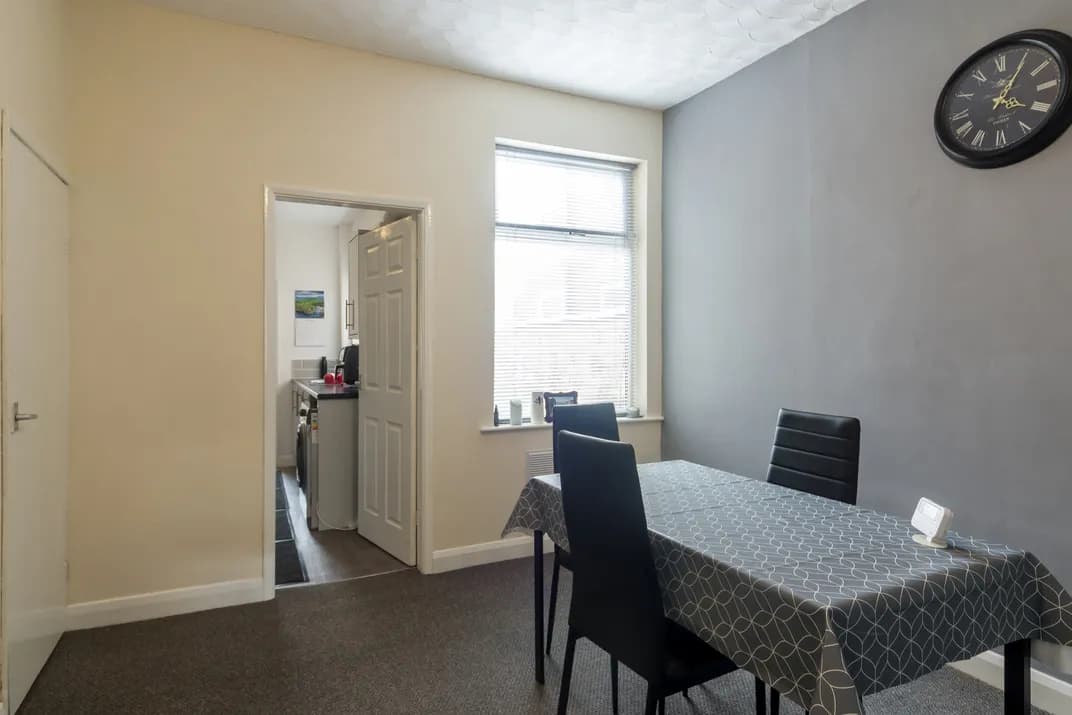 property photo 6 of 19