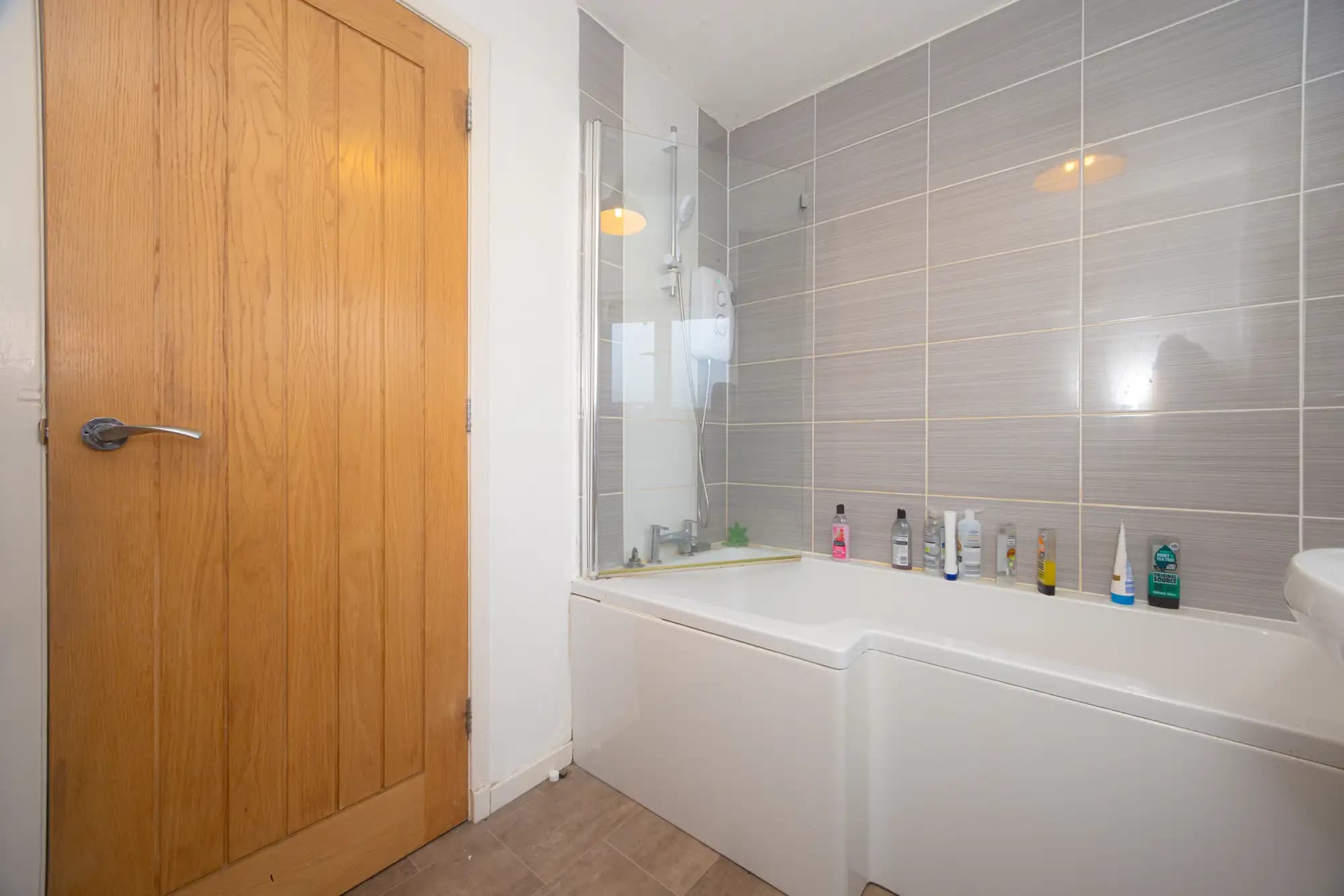 property photo 8 of 15