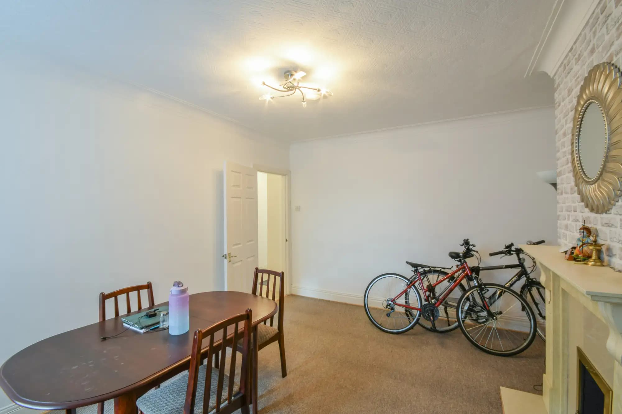 property photo 11 of 16