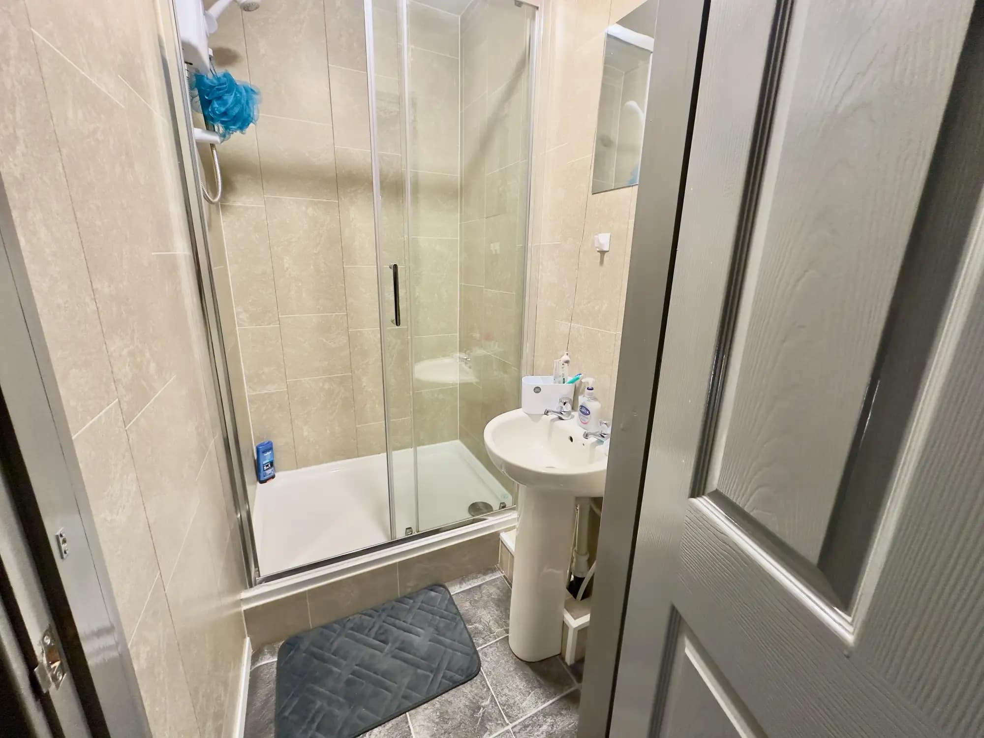 property photo 8 of 27