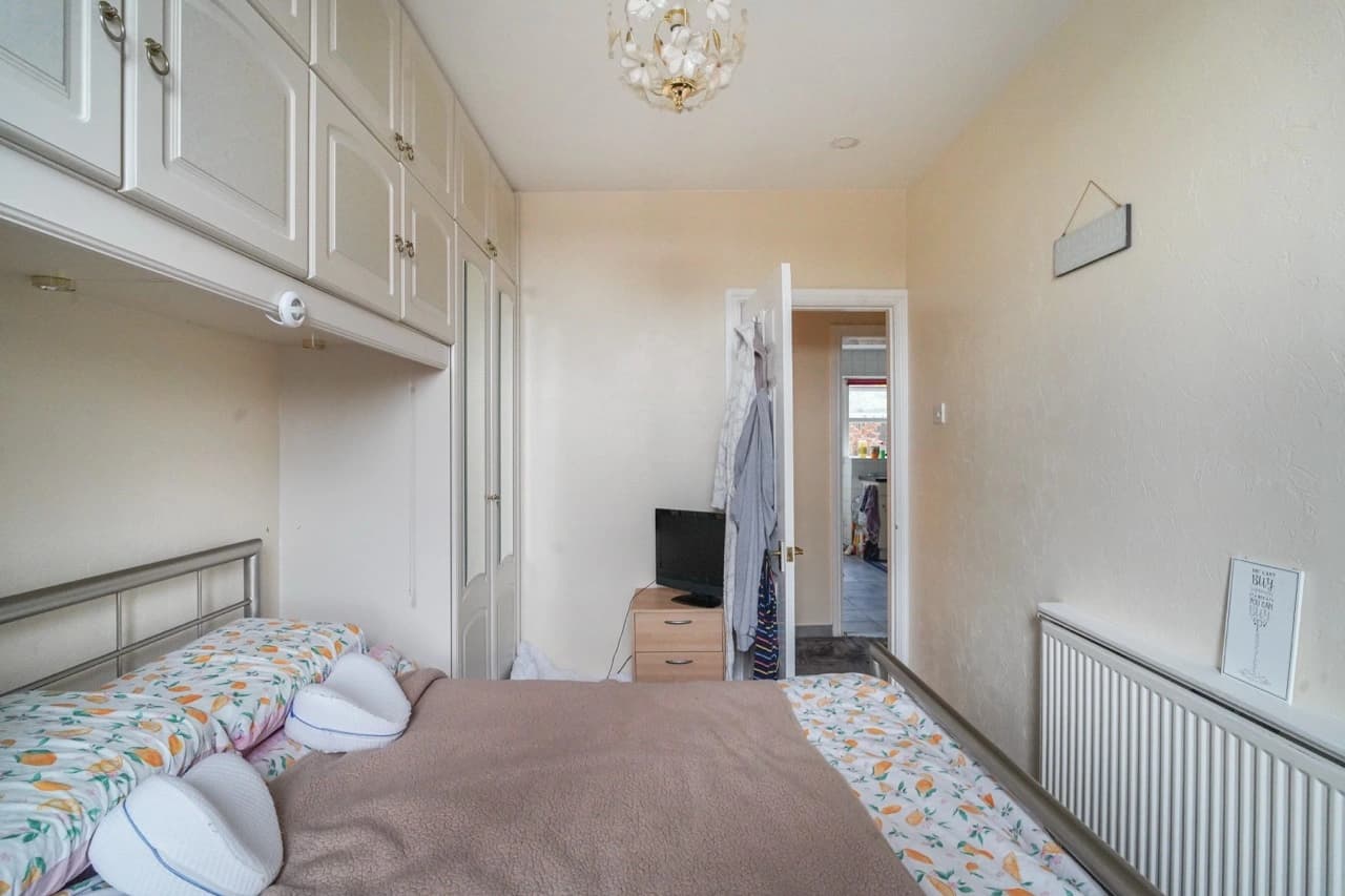 property photo 10 of 18