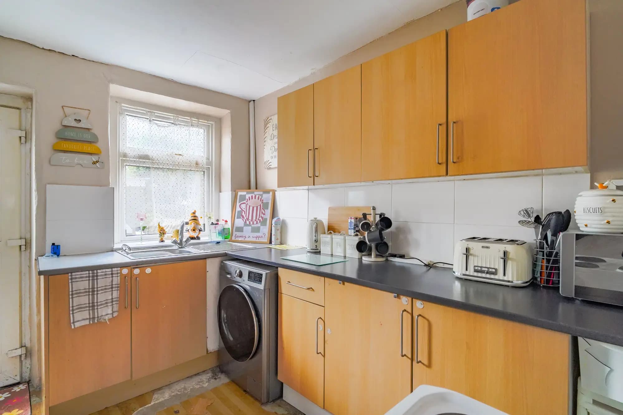 property photo 4 of 17