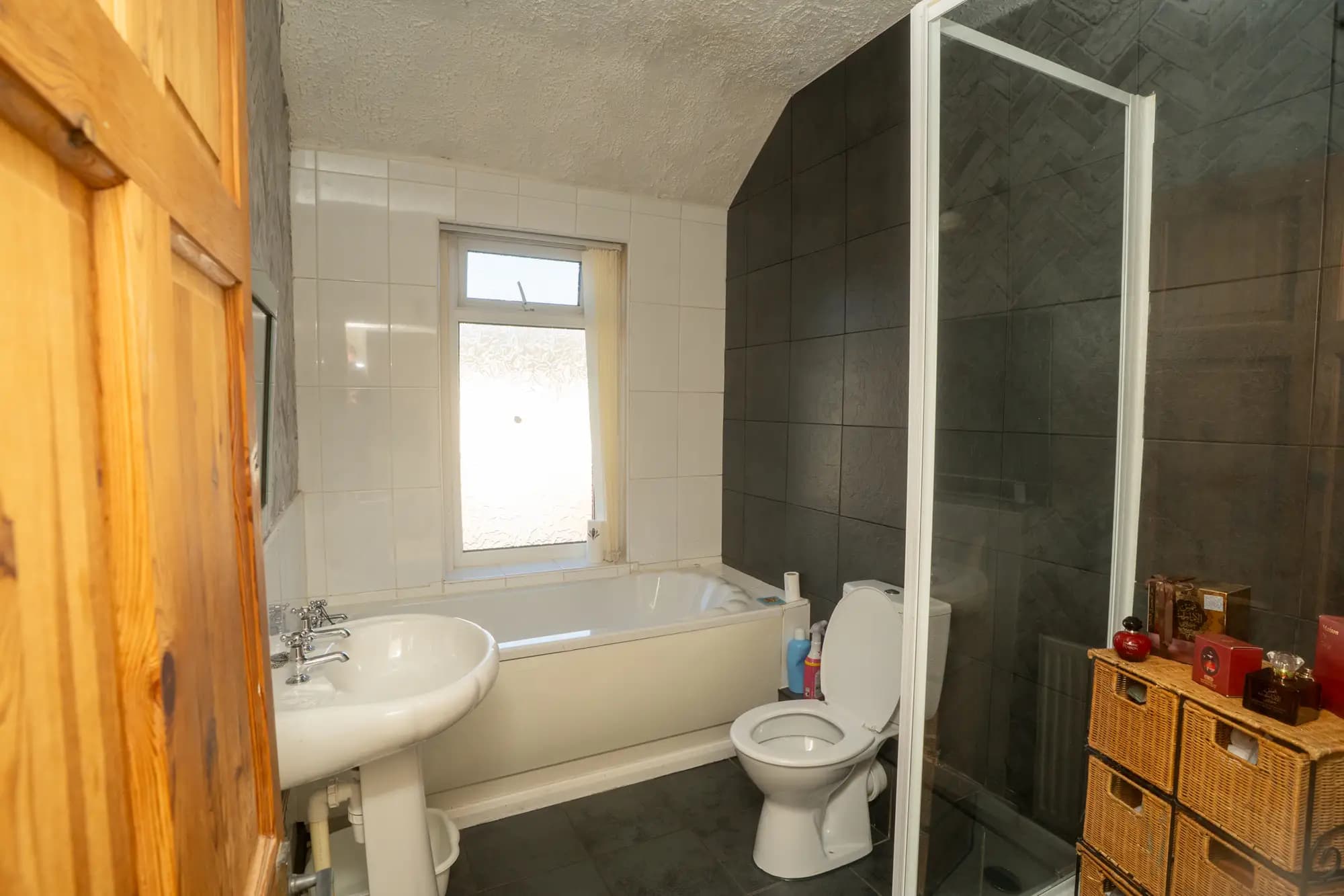 property photo 8 of 18
