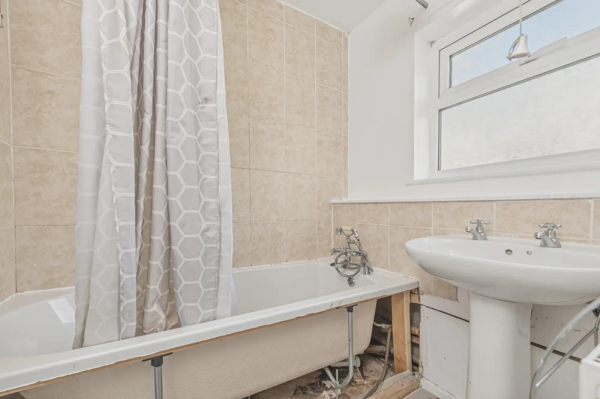 property photo 8 of 16