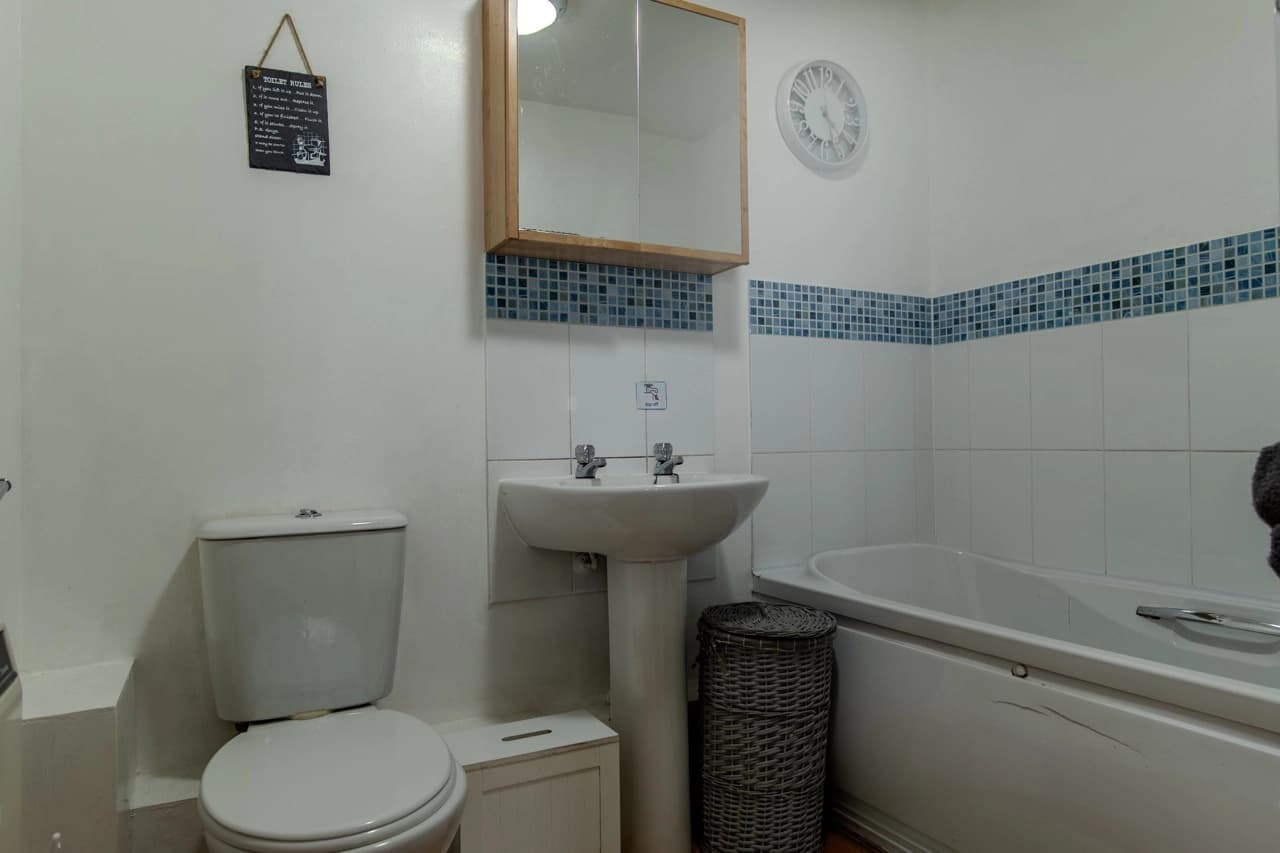 property photo 9 of 19