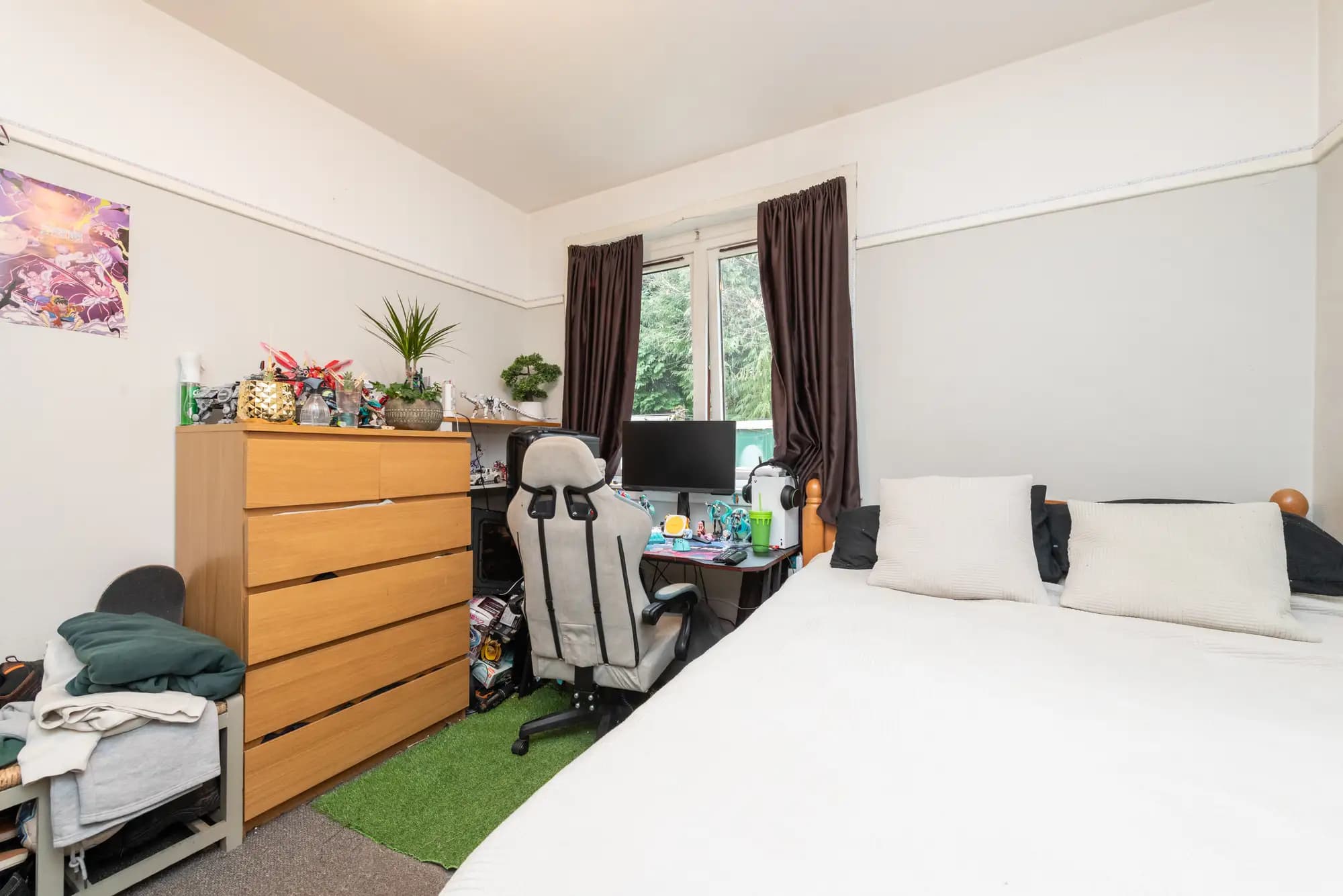 property photo 13 of 28