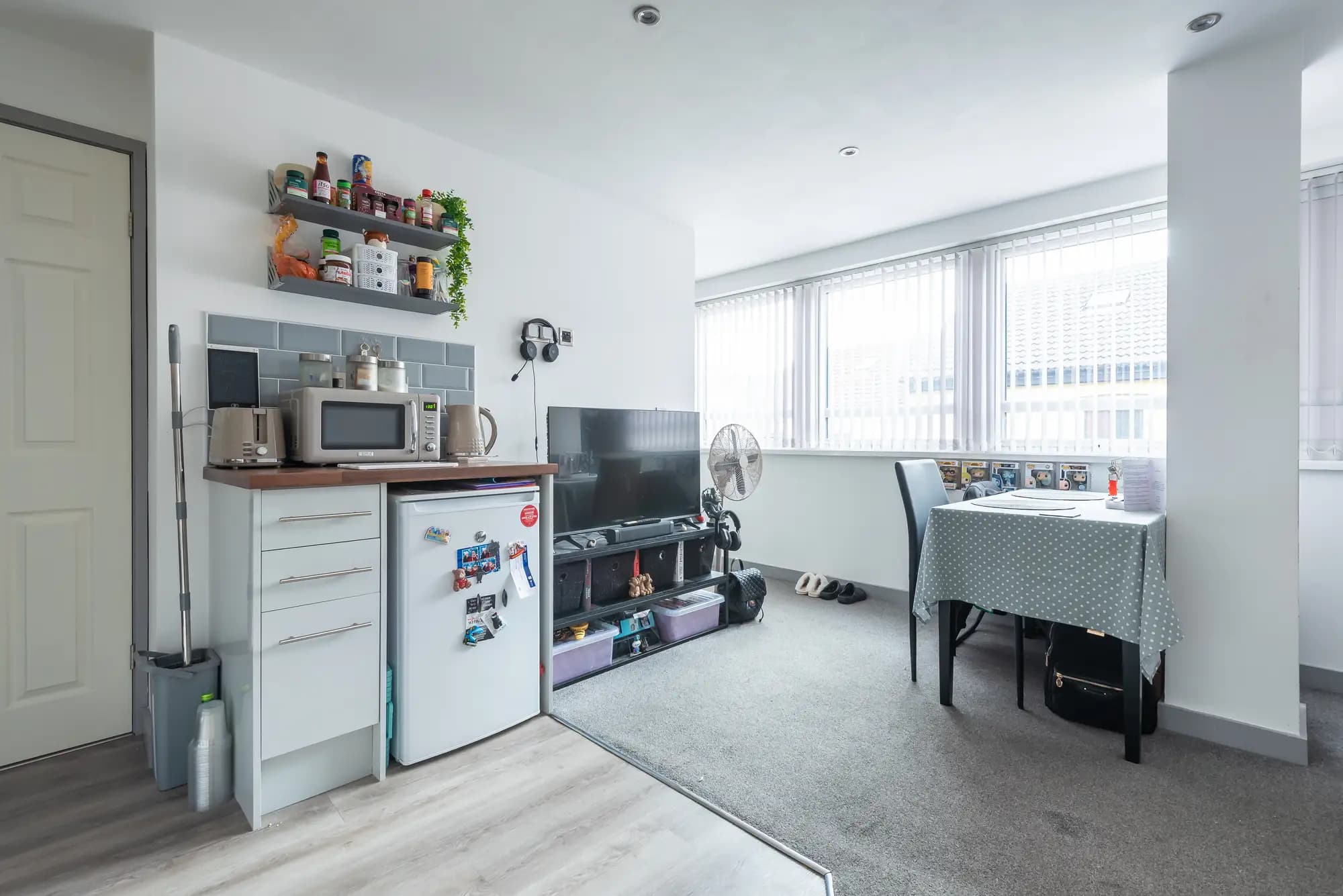 property photo 6 of 20