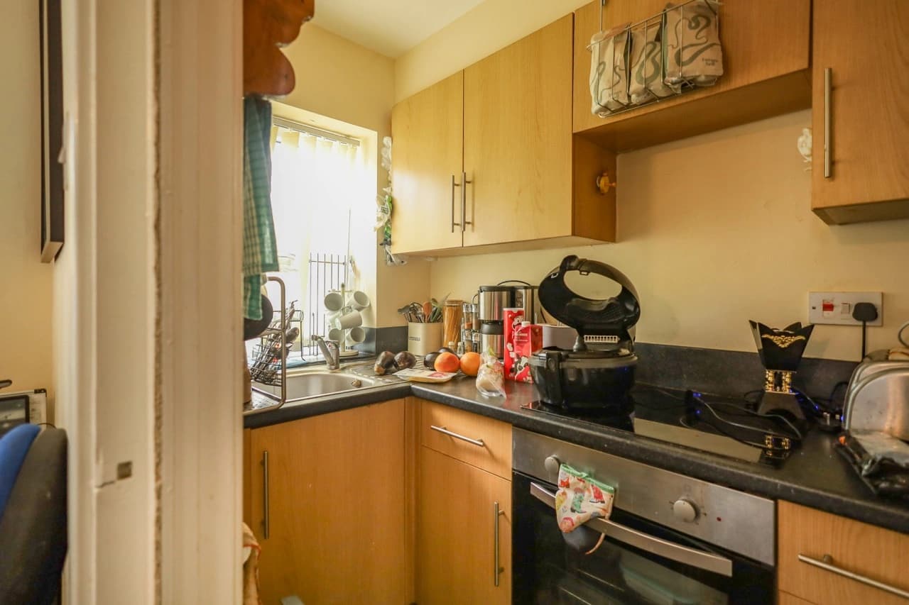 property photo 6 of 17