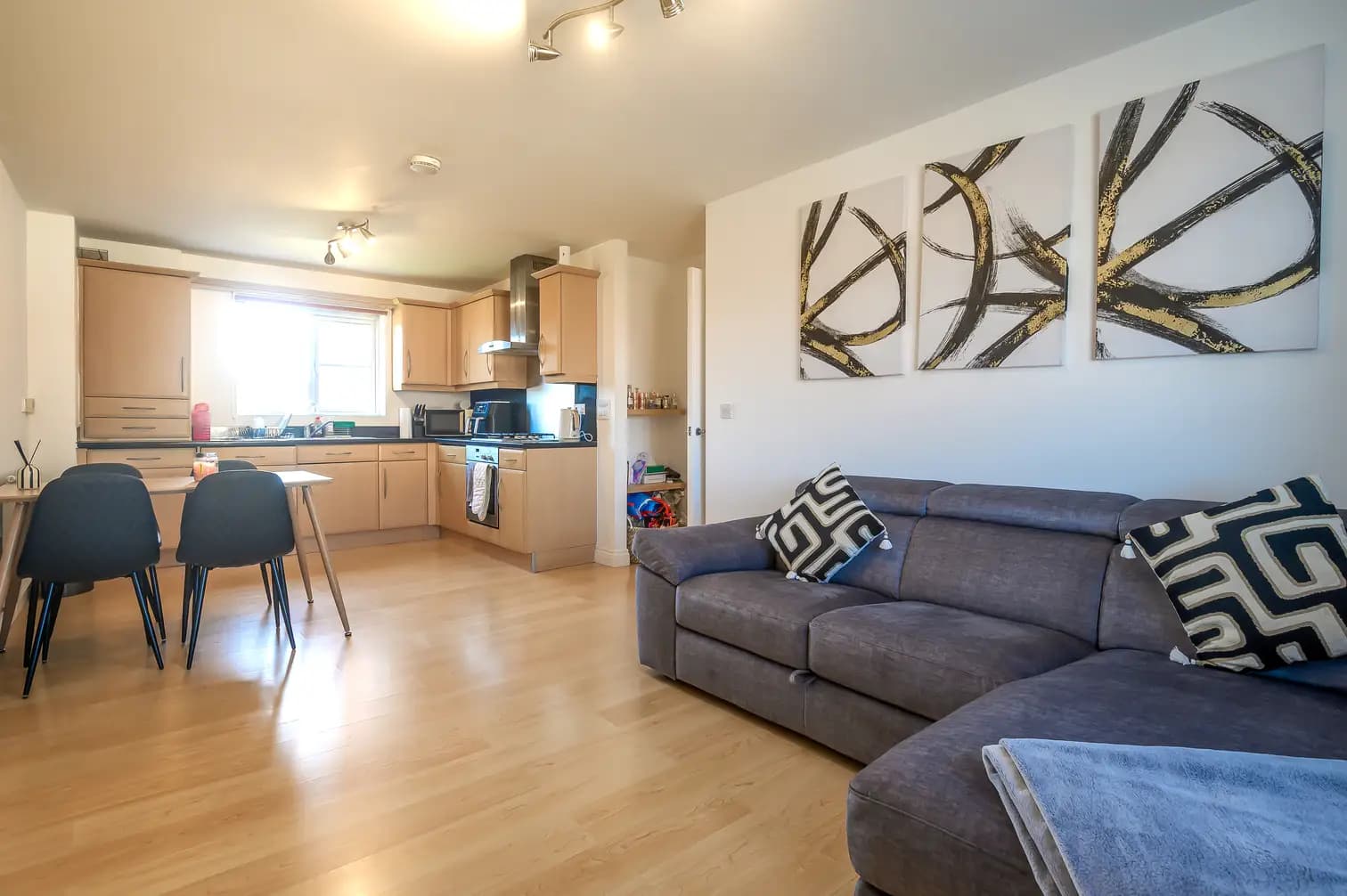 property photo 3 of 20