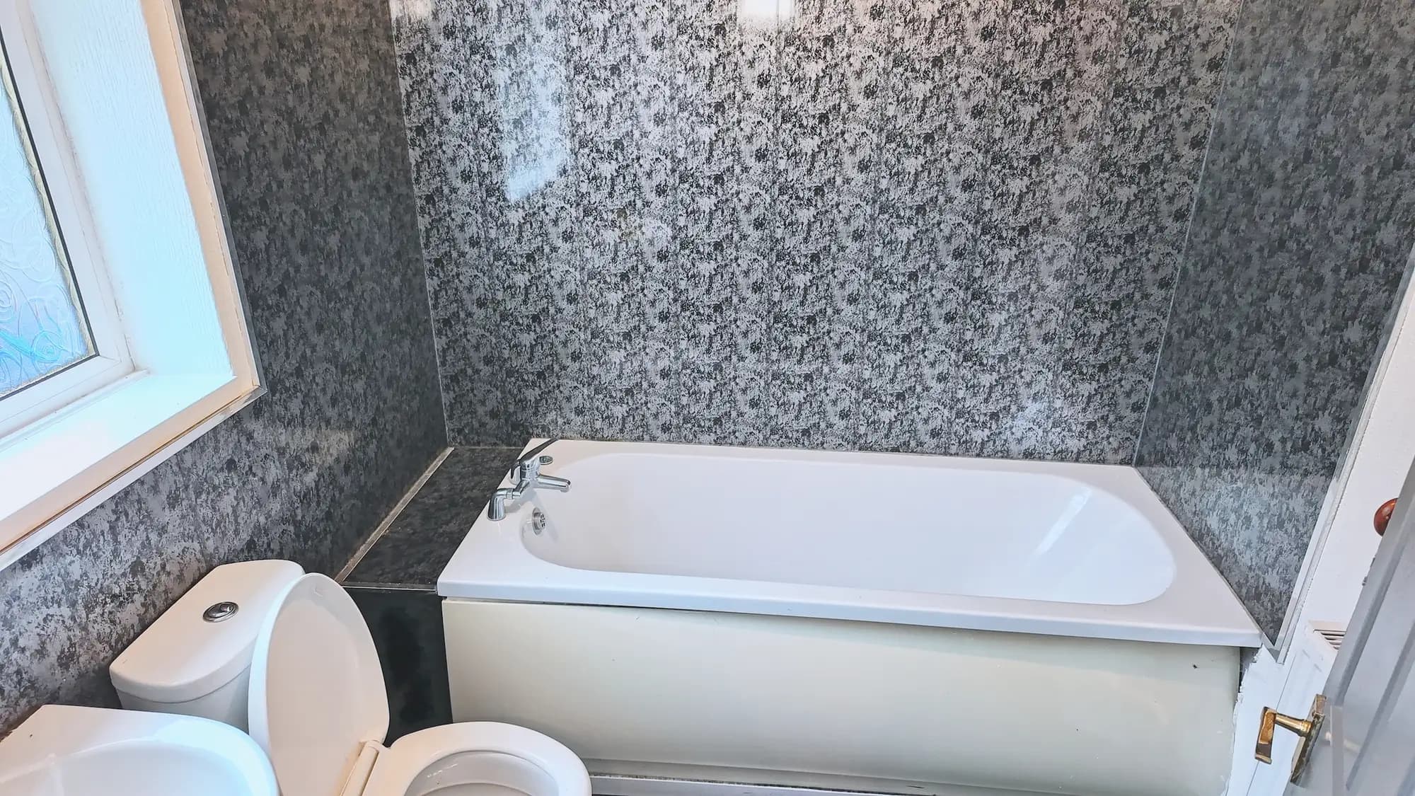 property photo 6 of 14