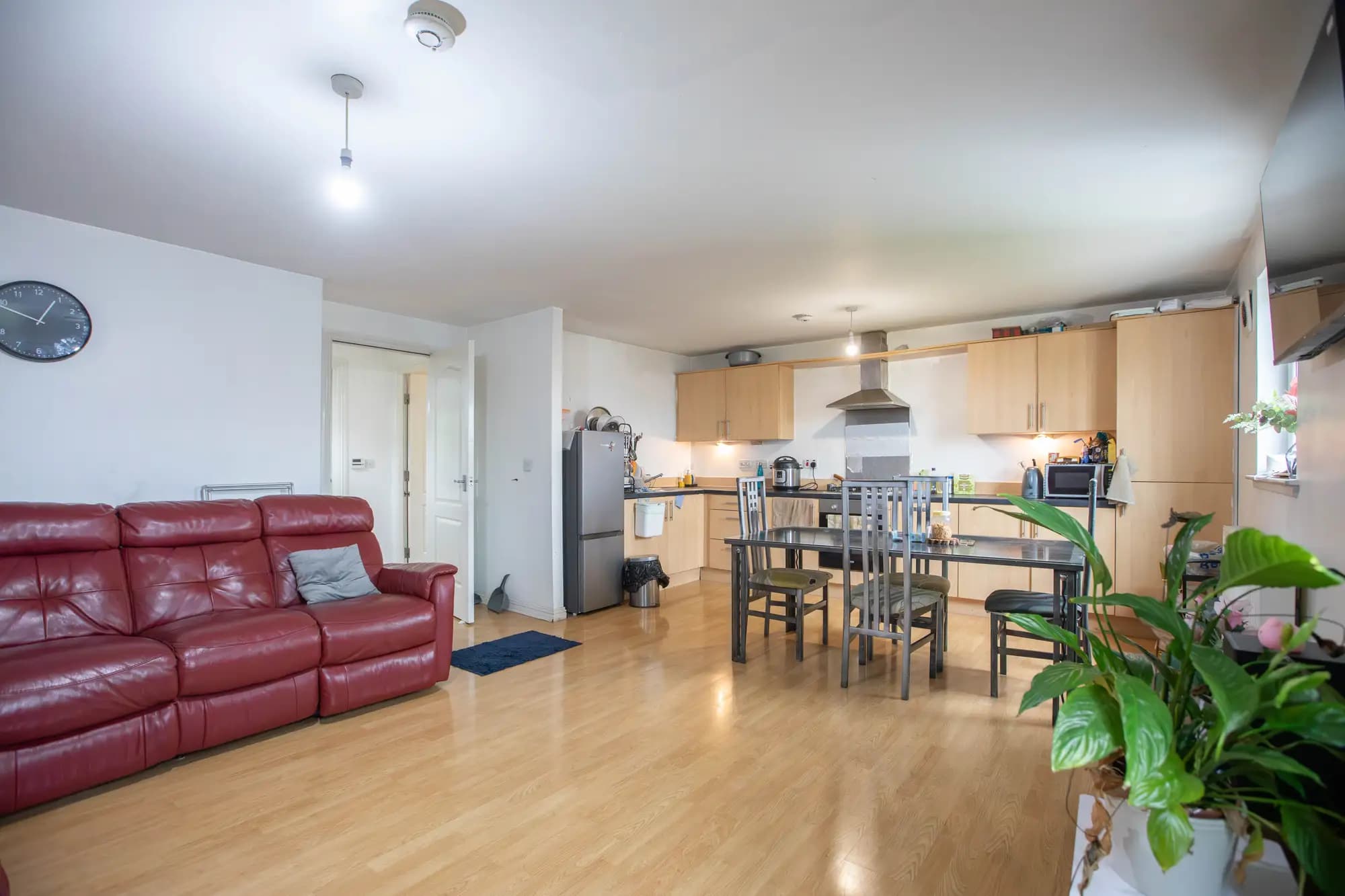 property photo 4 of 16