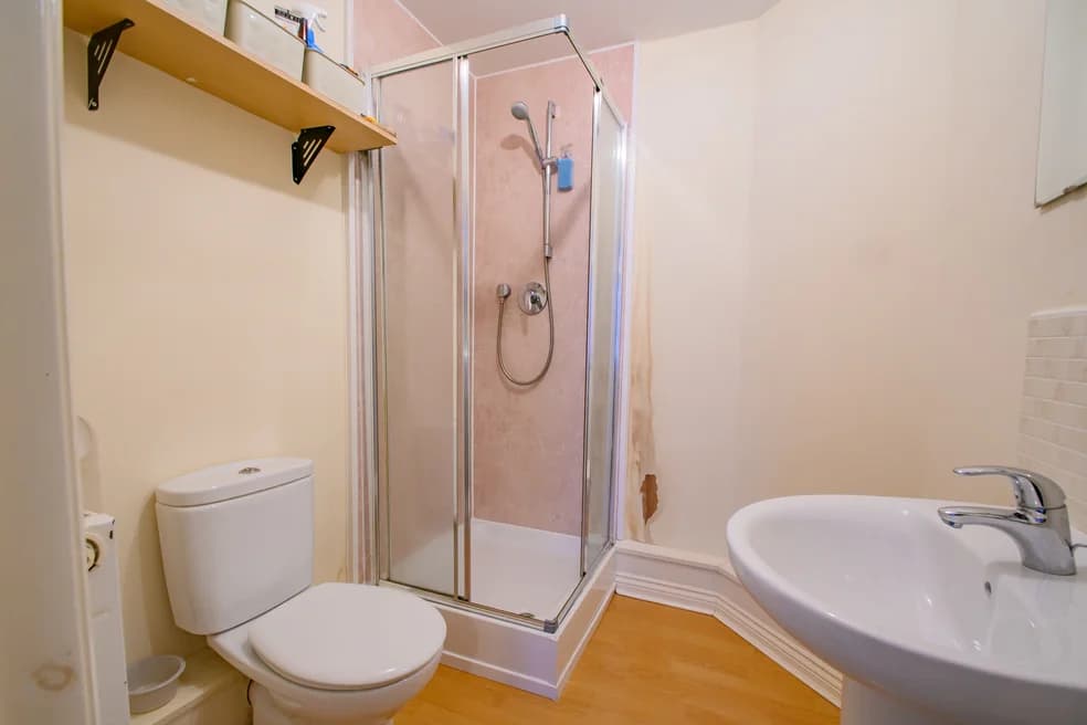 property photo 9 of 17