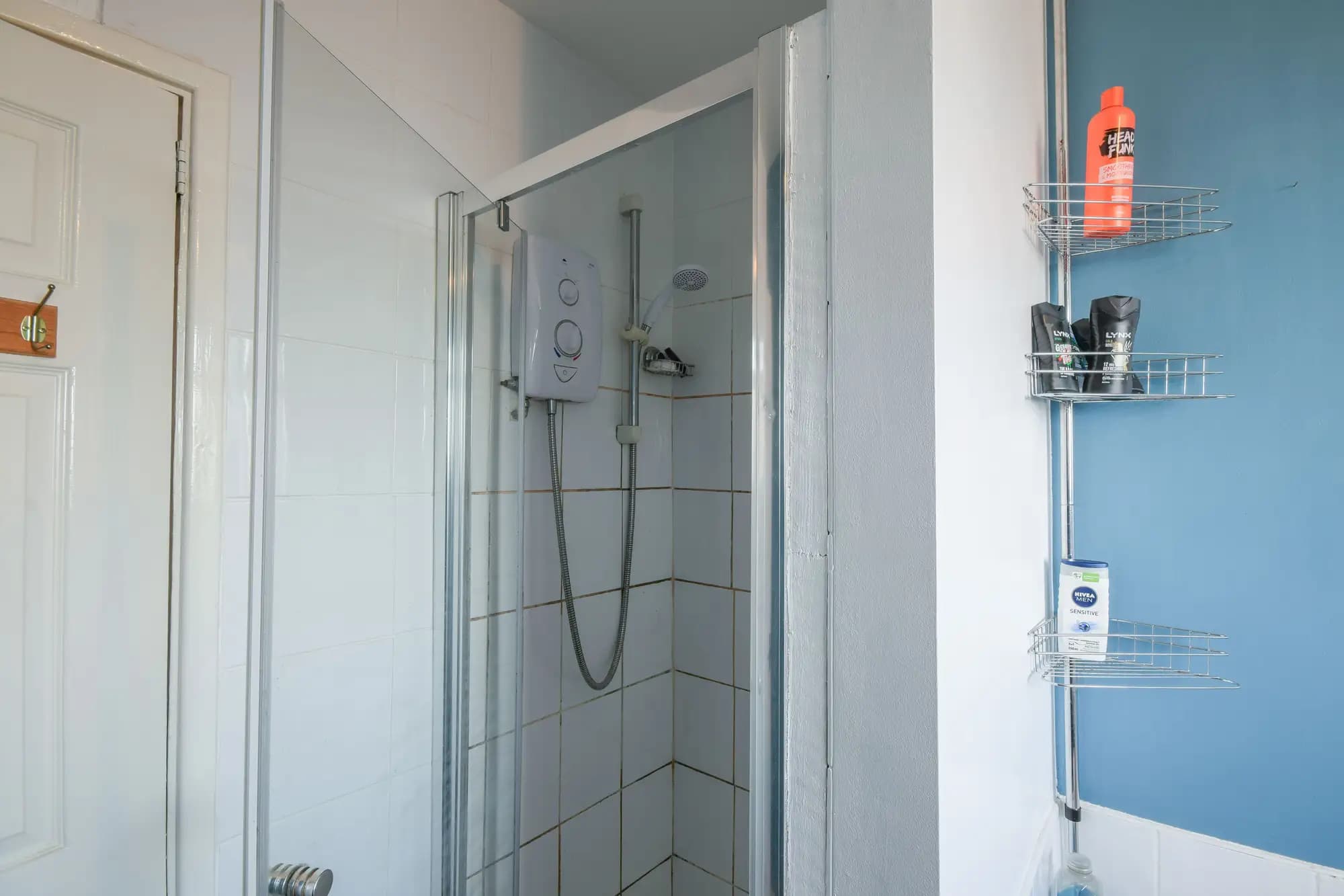 property photo 10 of 25