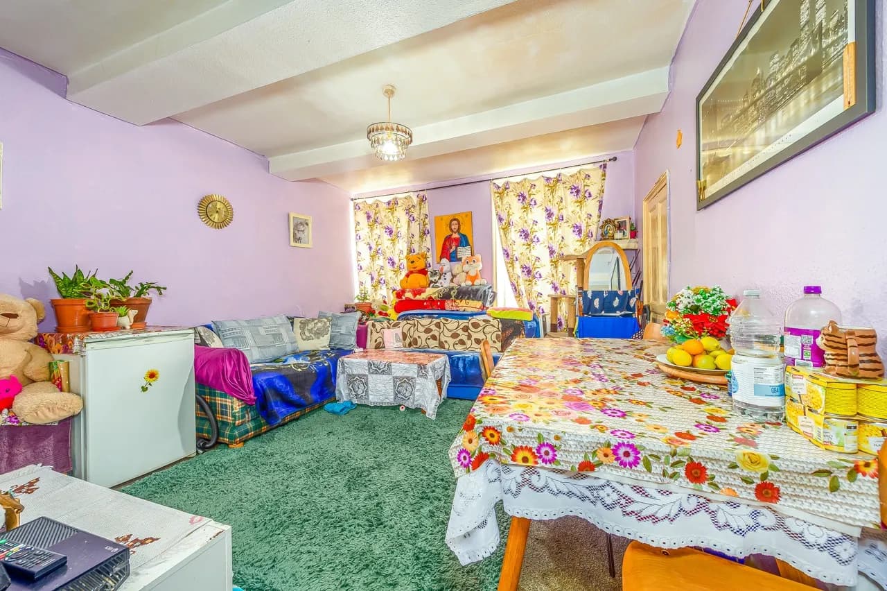 property photo 4 of 35