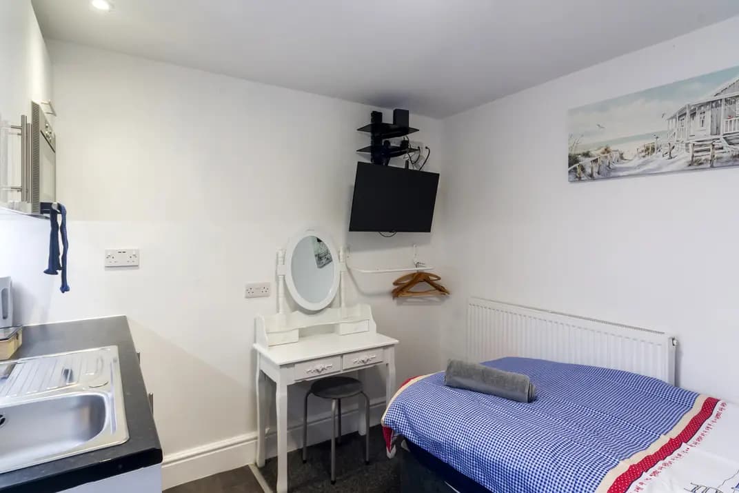 property photo 13 of 40