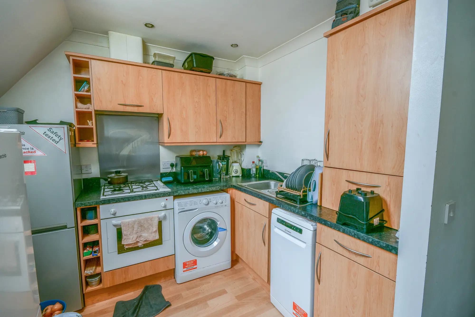 property photo 8 of 18