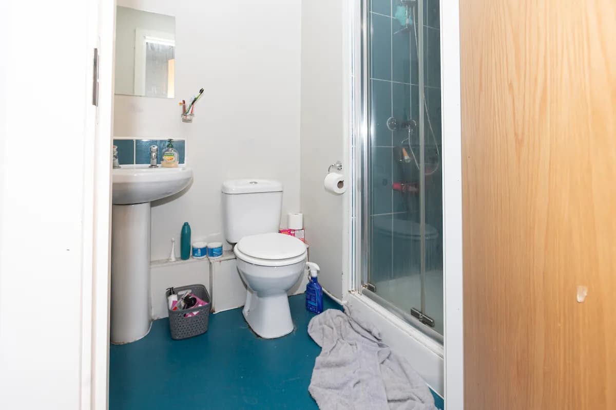 property photo 8 of 10
