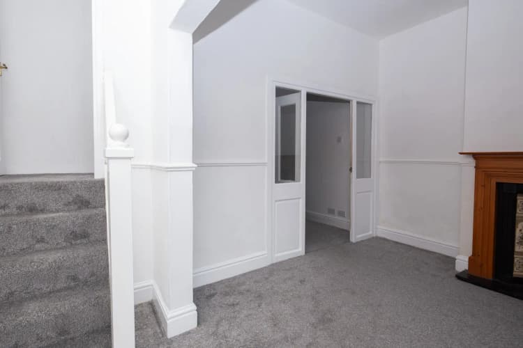 property photo 4 of 20