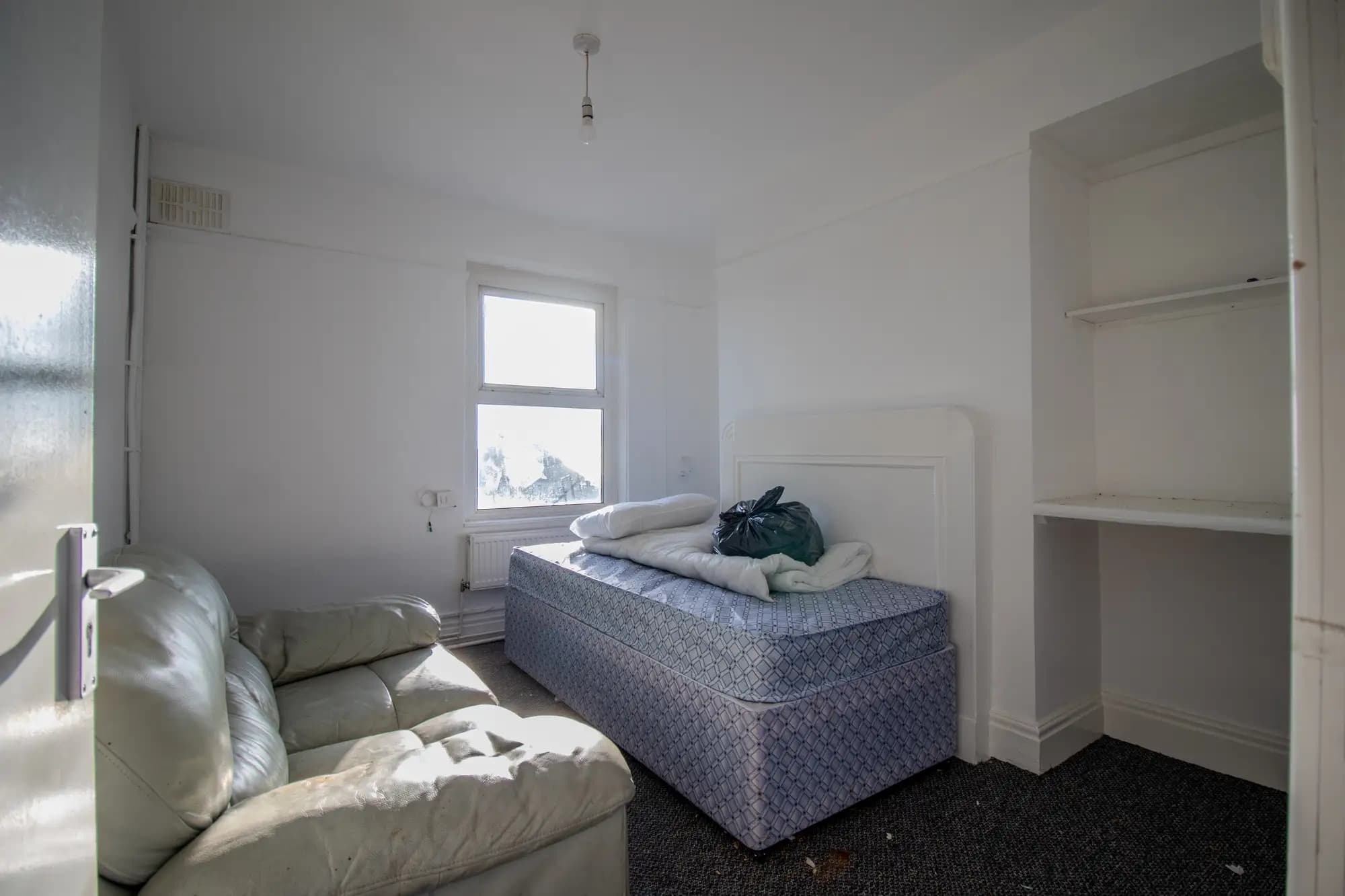 property photo 5 of 16