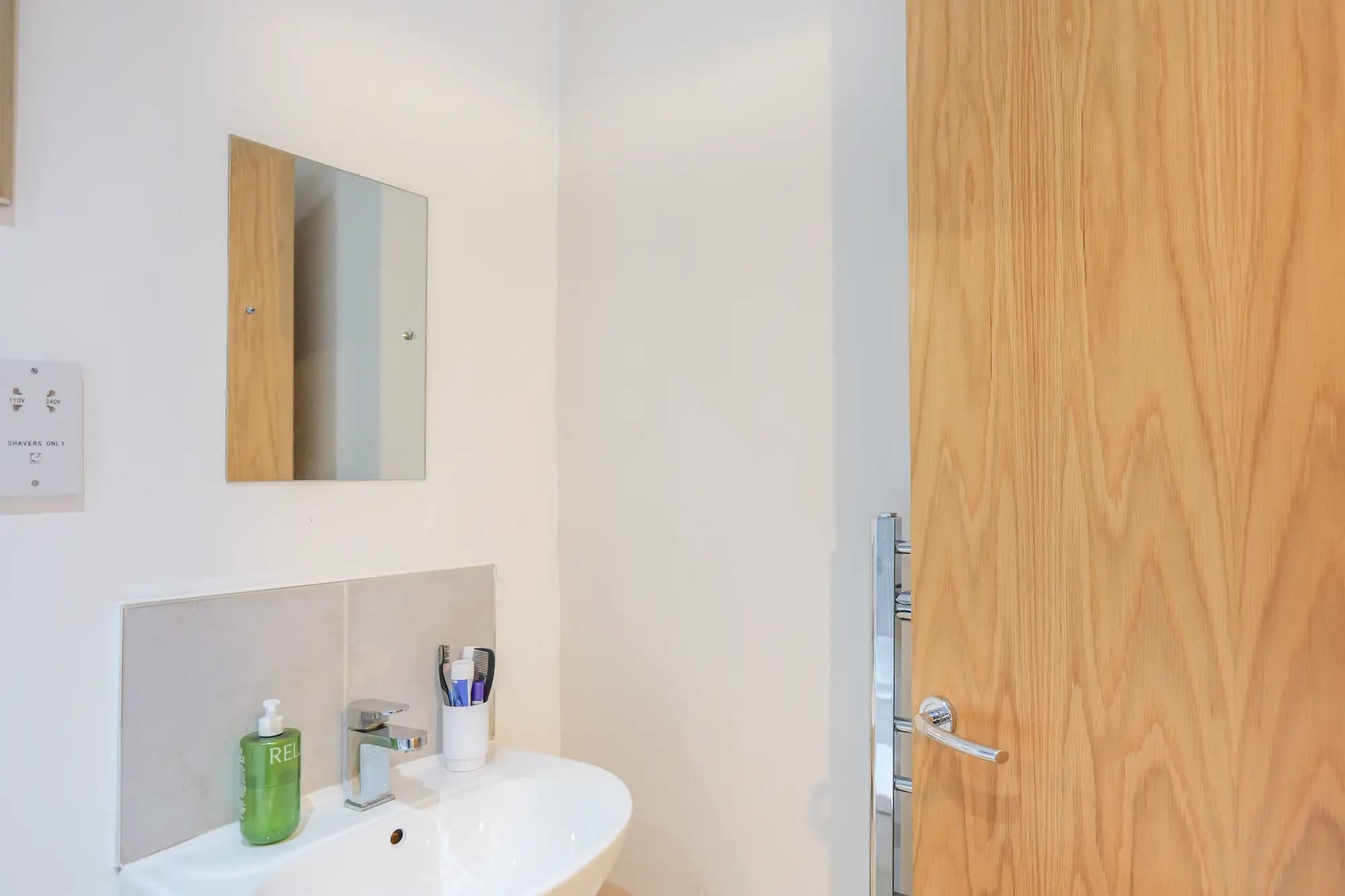 property photo 6 of 20