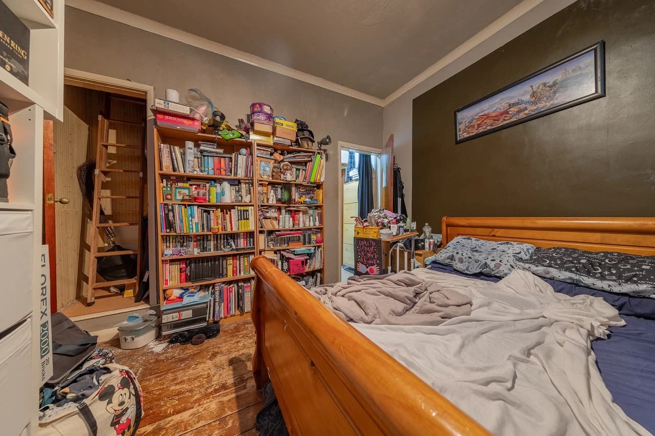 property photo 11 of 19