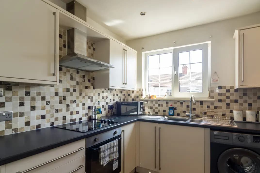 property photo 6 of 18