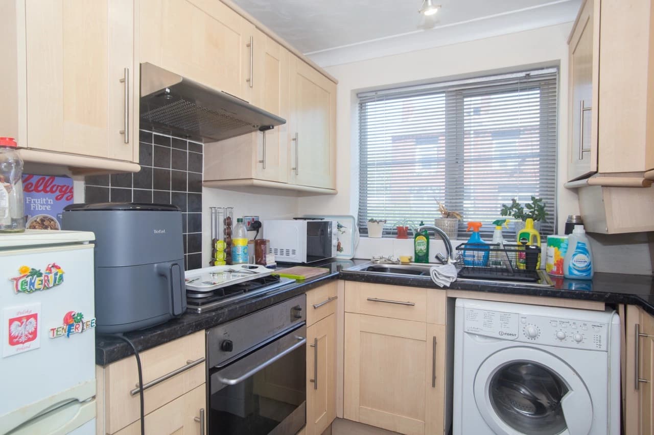 property photo 6 of 16