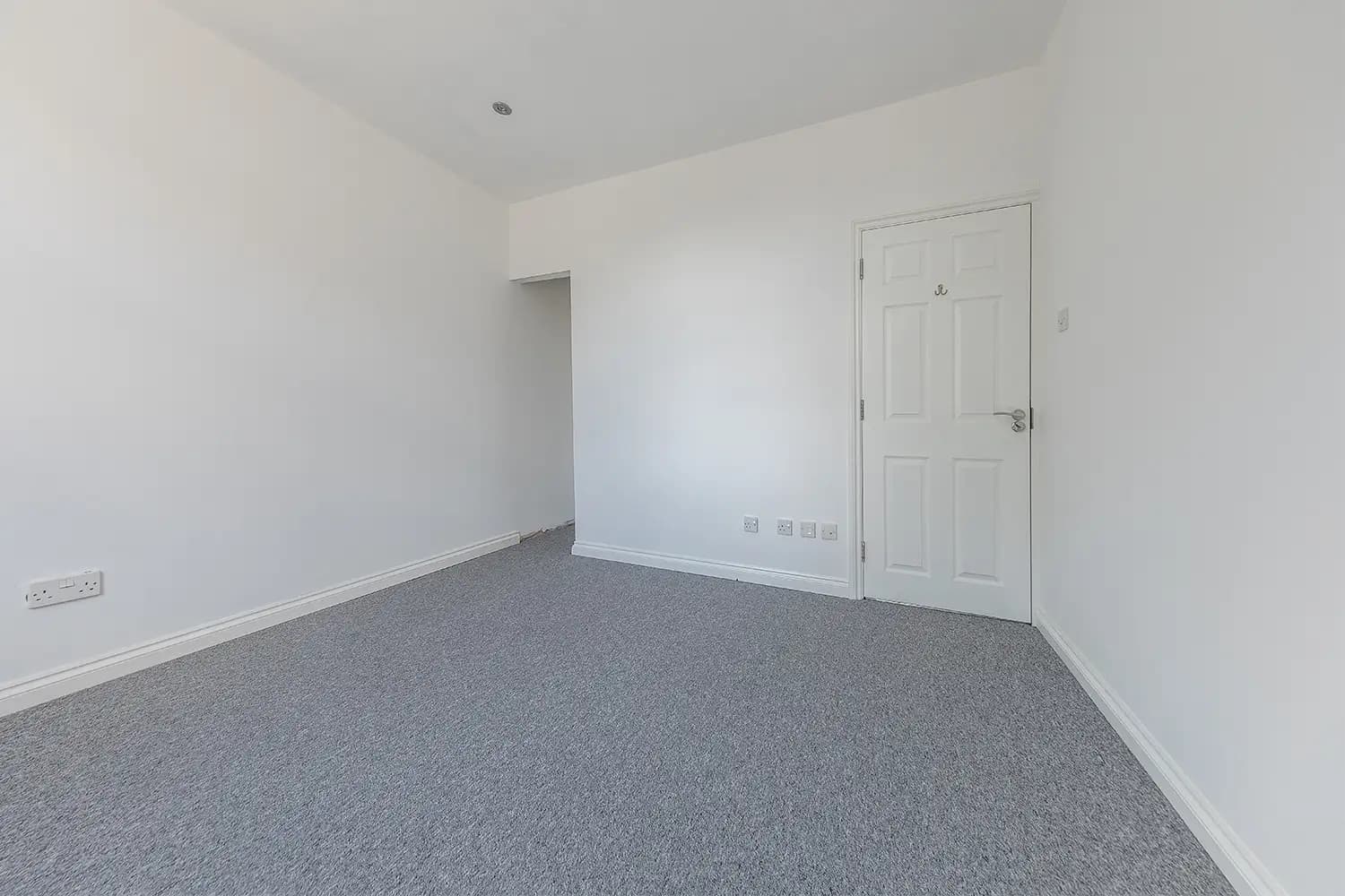 property photo 9 of 25