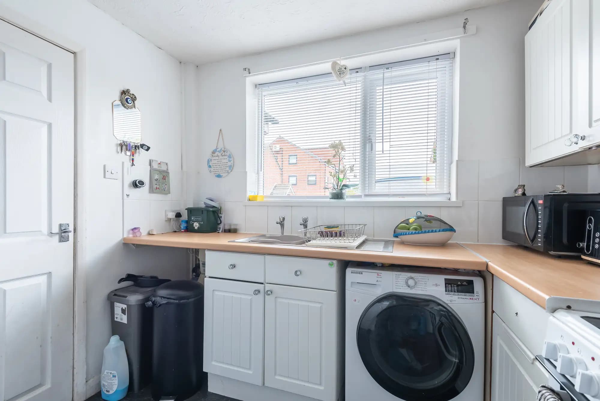 property photo 5 of 16