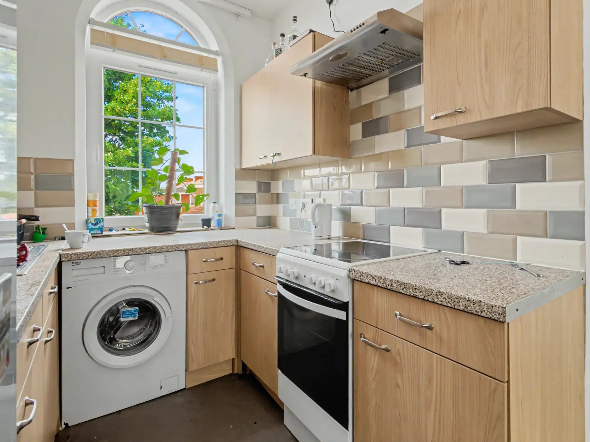 property photo 6 of 18