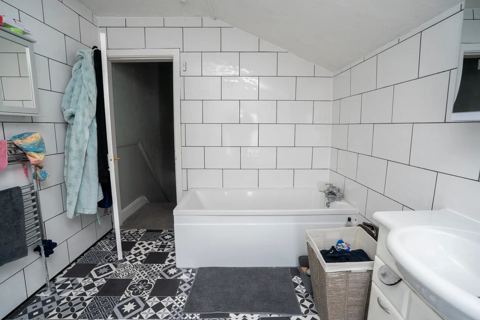 property photo 11 of 25