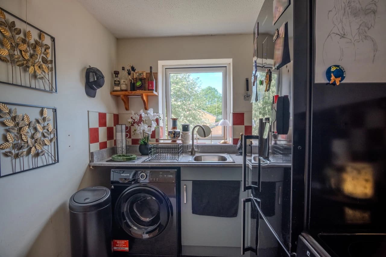 property photo 5 of 15