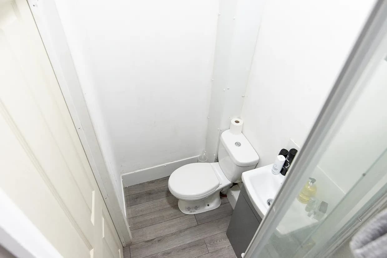 property photo 9 of 19