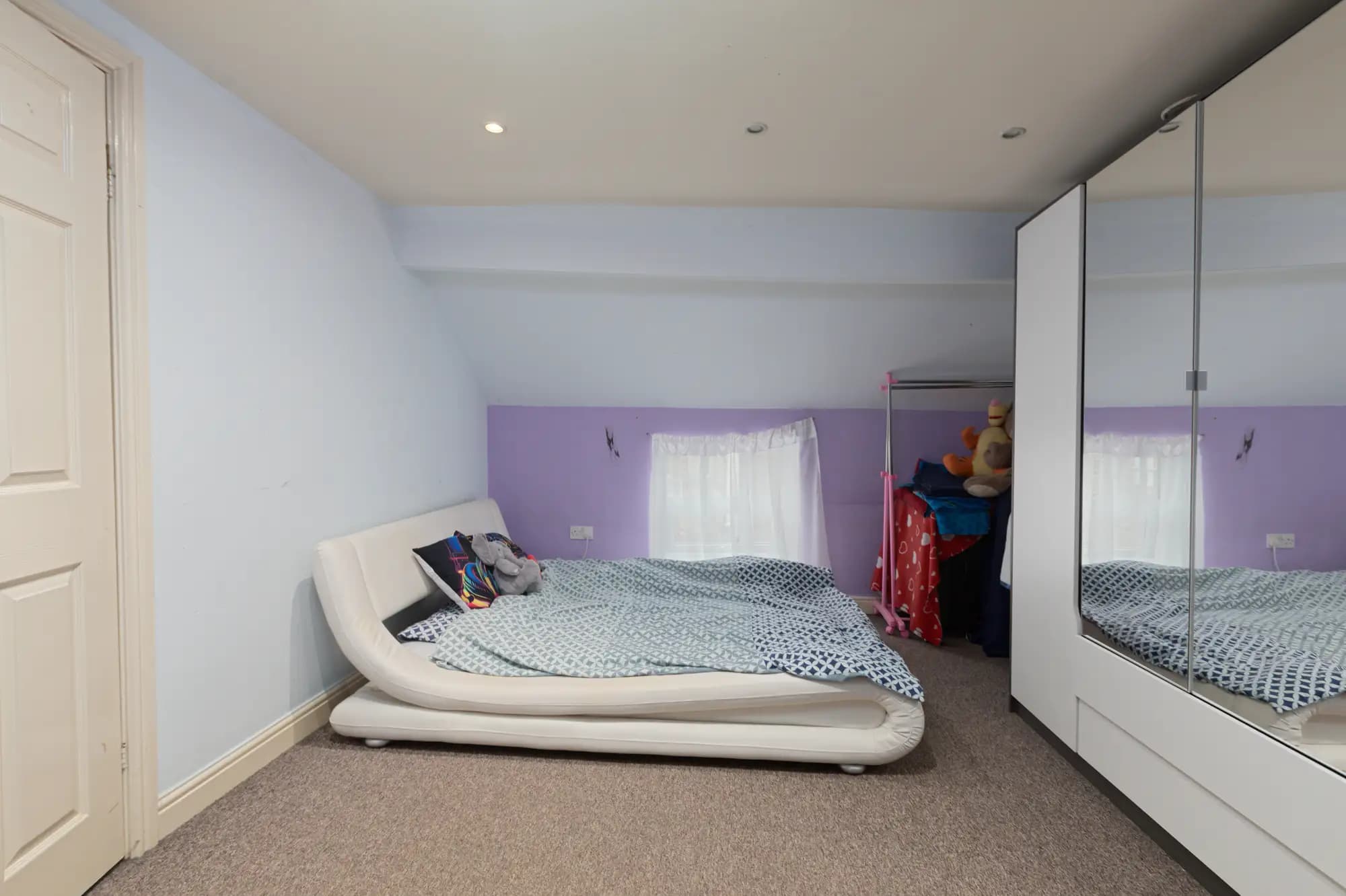 property photo 11 of 19