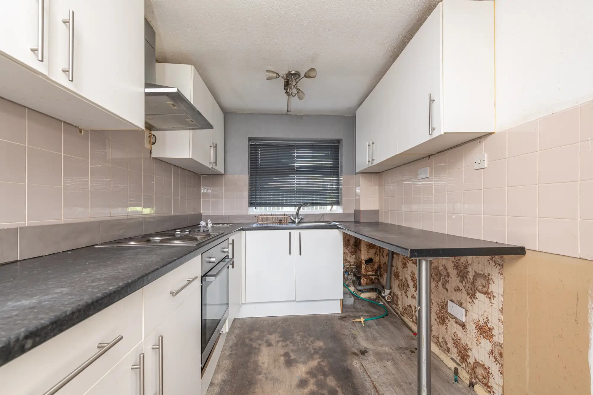 property photo 5 of 16