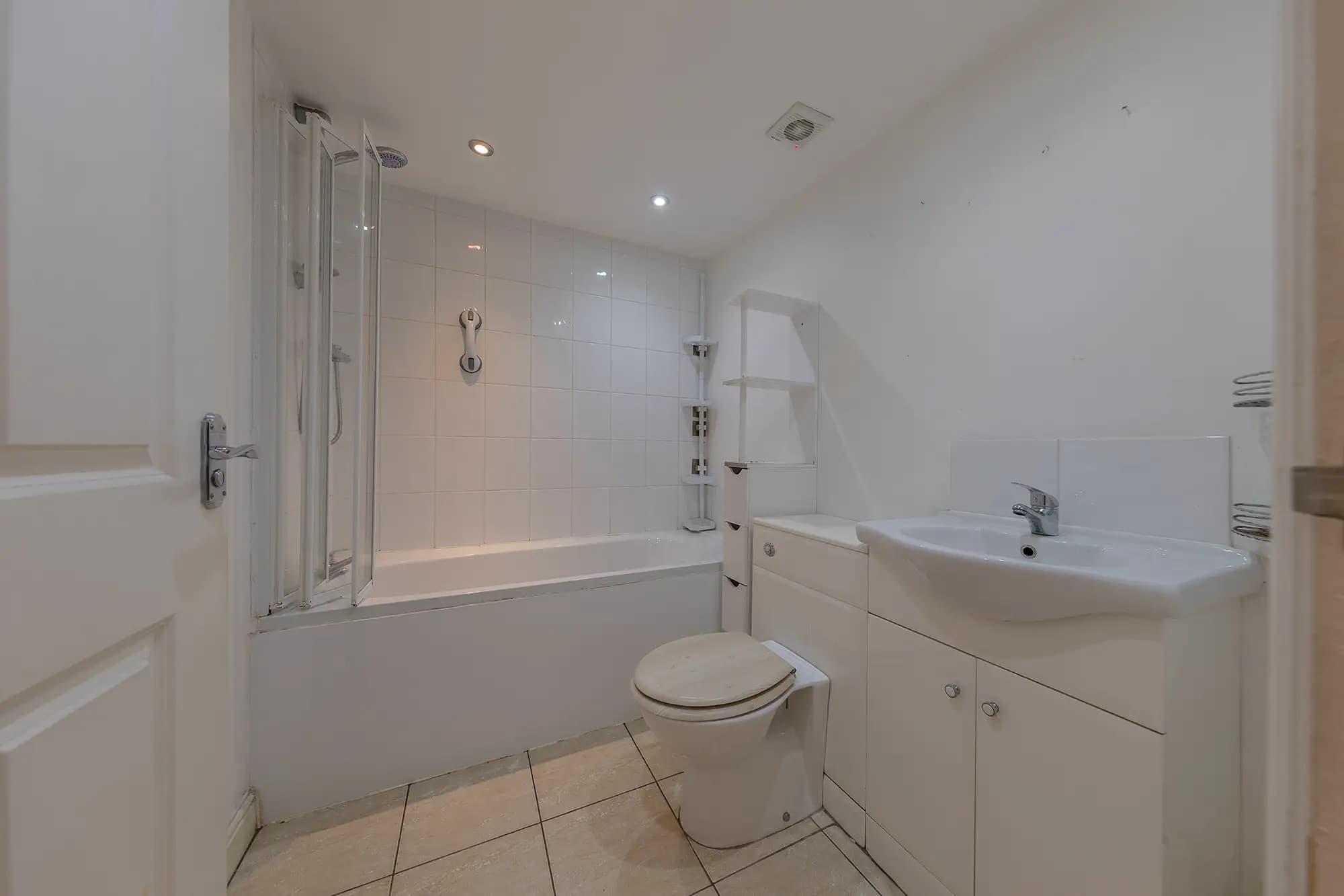 property photo 8 of 19