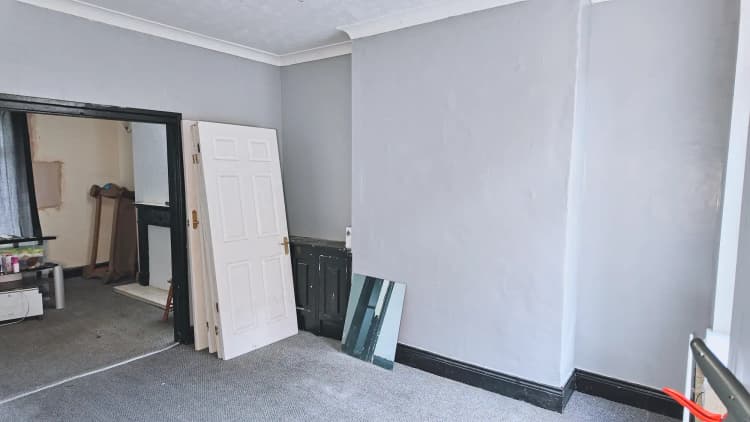 property photo 8 of 18