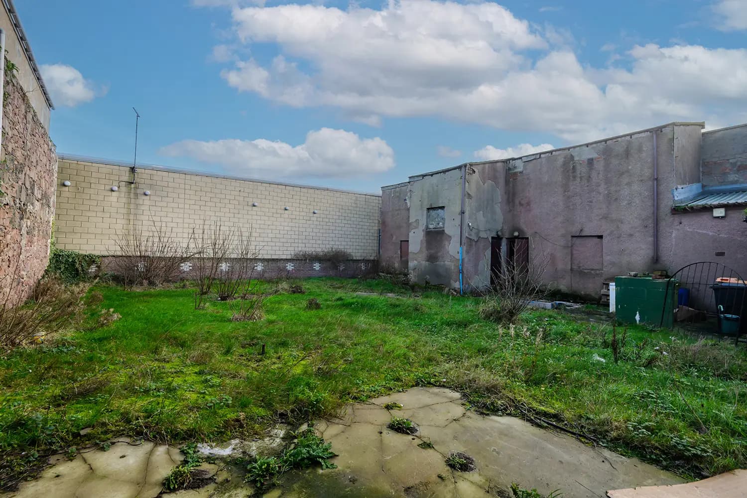 property photo 4 of 18