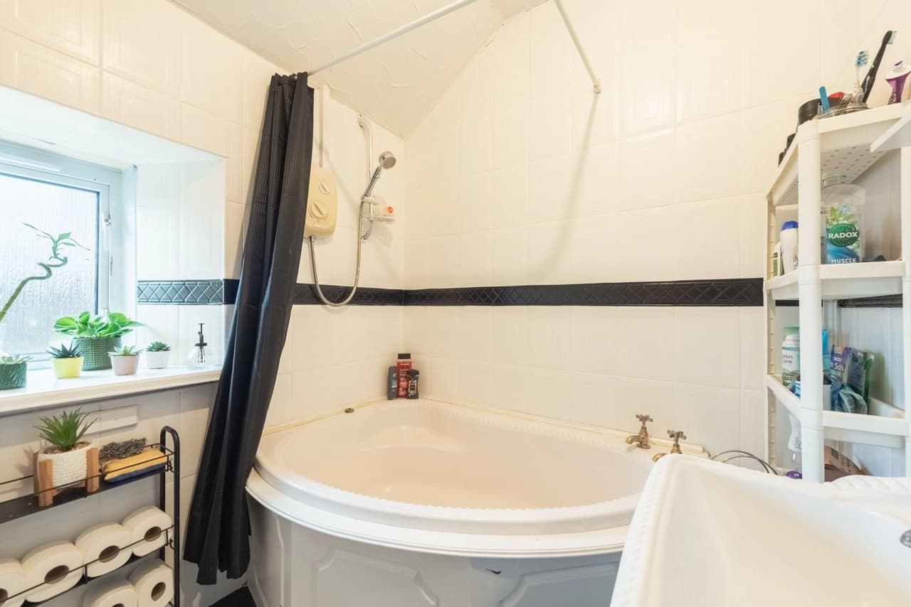 property photo 15 of 32