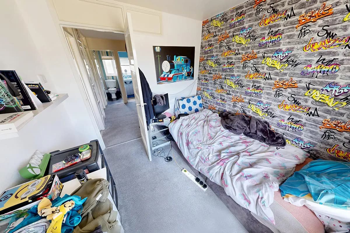 property photo 12 of 38