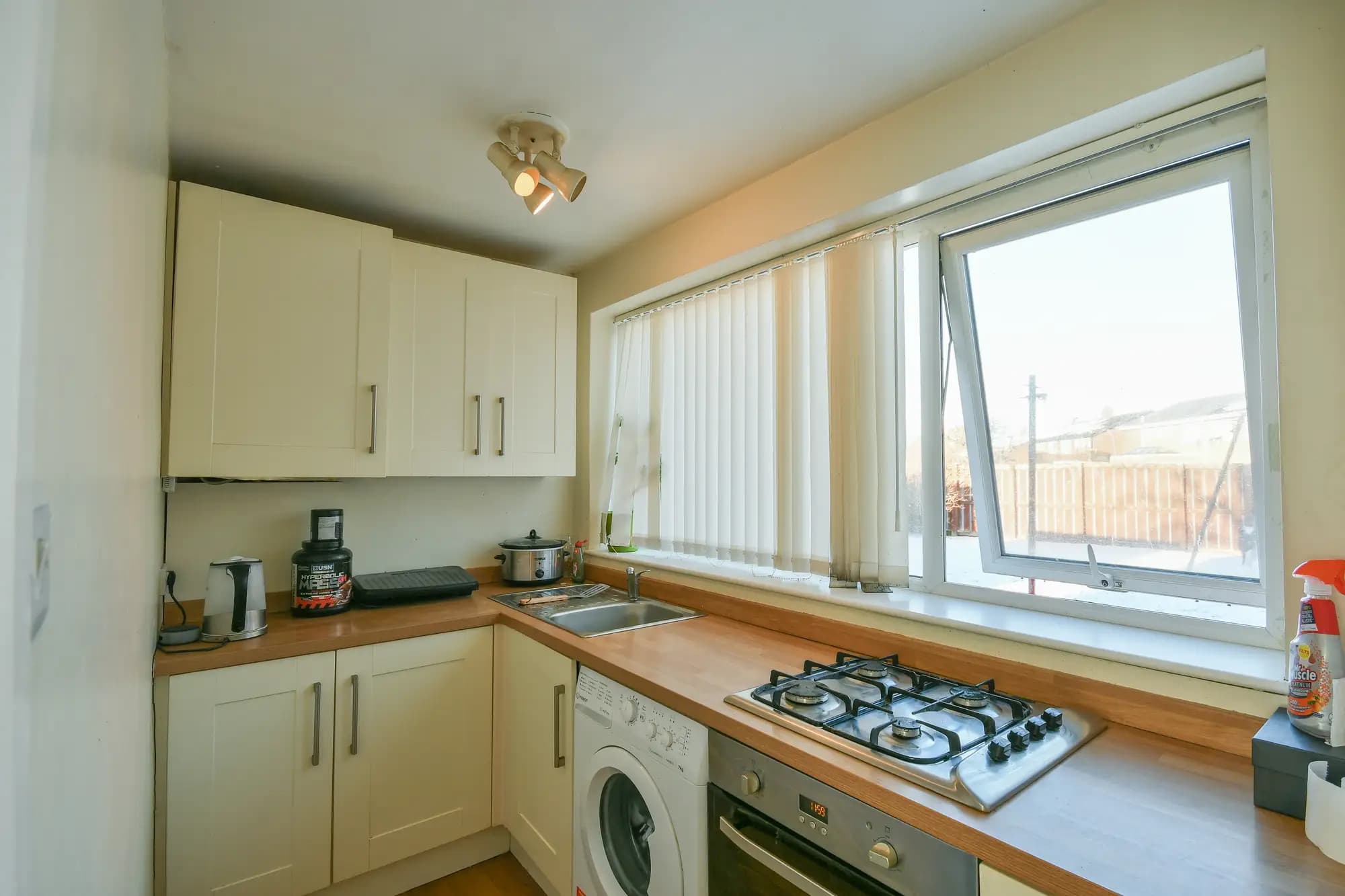 property photo 5 of 12